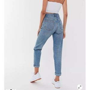 BDG High-Waisted Mom Jean – Light Wash